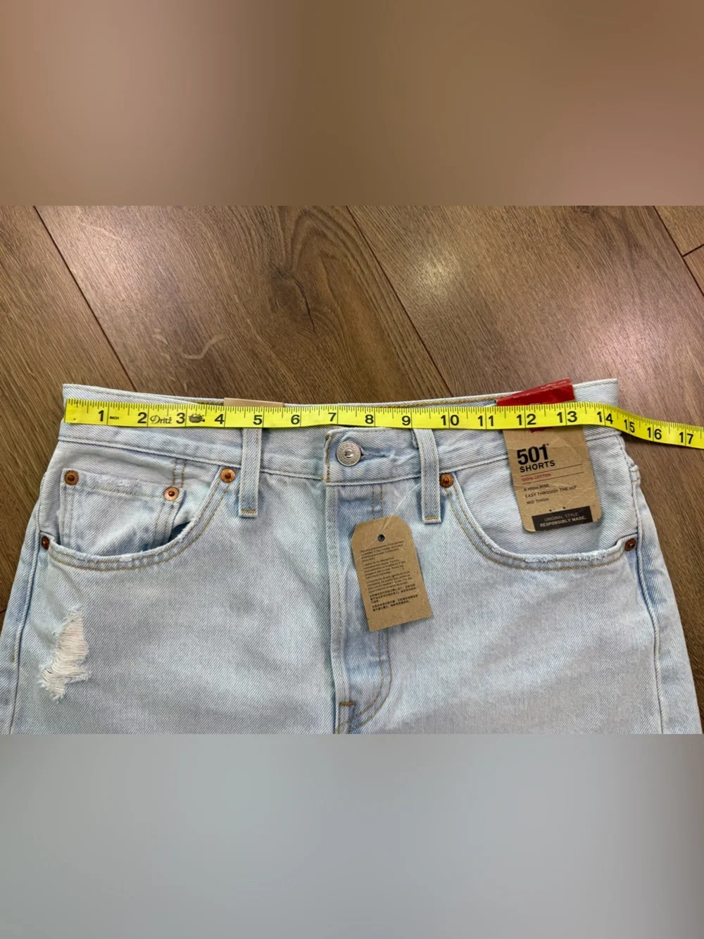 NWT Levi’s 501 Mid Thigh Women's Shorts Light Wash Distressed Size 28